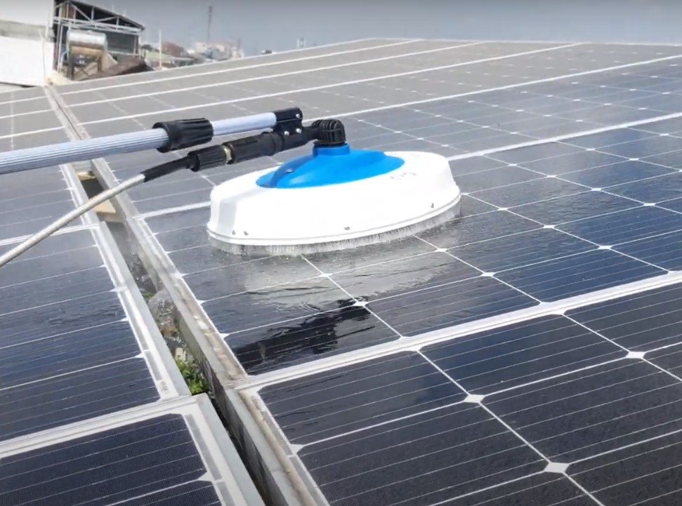 Chổi xoay lau pin mặt trời