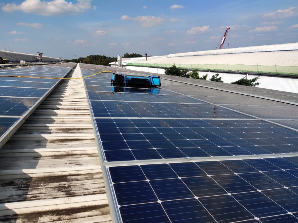 Robot vệ sinh pin mặt trời của GPsolar