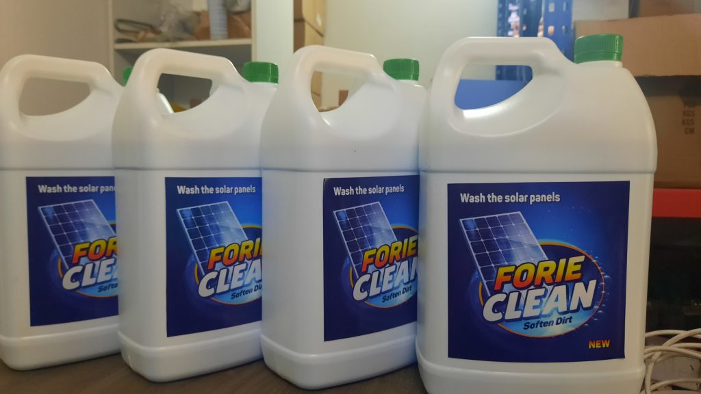 nuoc rua pin nang luong mat troi forie clean | GPsolar