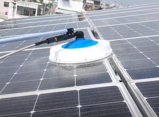 Chổi lau pin mặt trời