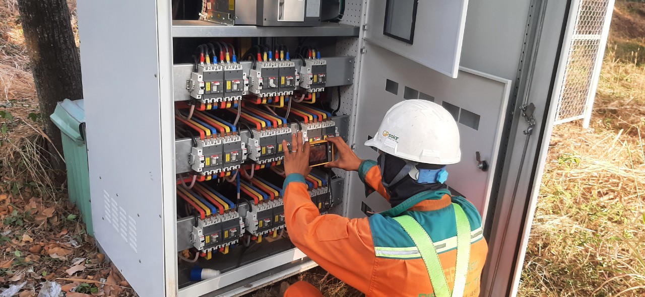 Dịch vụ bảo trì, bảo dưỡng và sửa chữa hệ thống điện mặt trời | GPsolar kiem tra tu dien solar ap mai | GPsolar