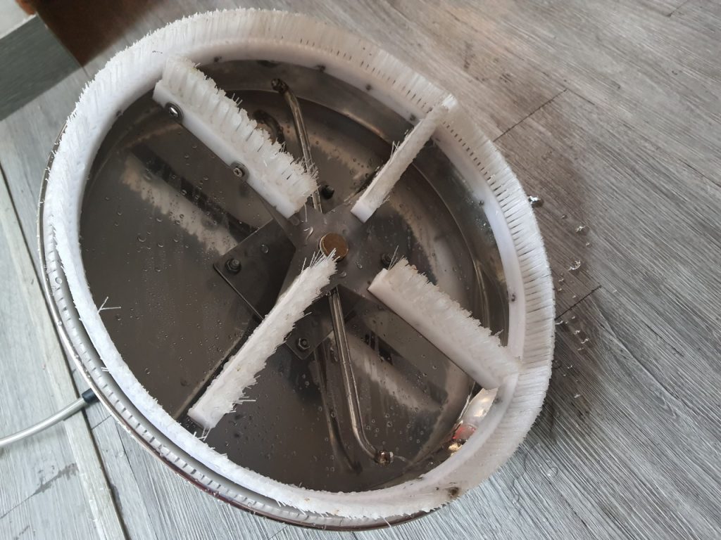 Đầu Chổi rửa pin mặt trời áp lực nước