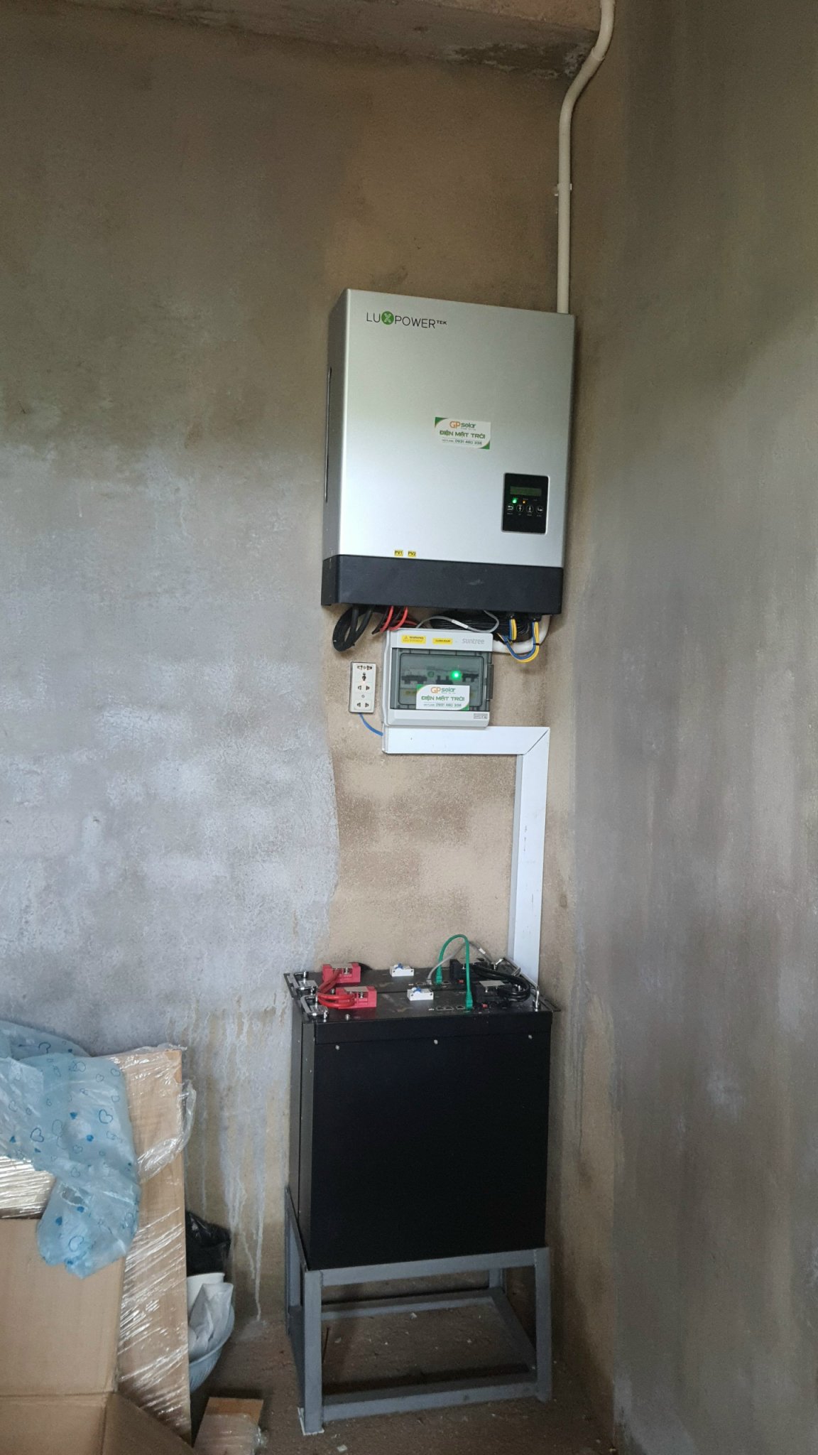 Tương lai điện mặt trời và giá thành lắp điện mặt trời 2023 | GPsolar Inverter luxpower lắp cho khách hàng