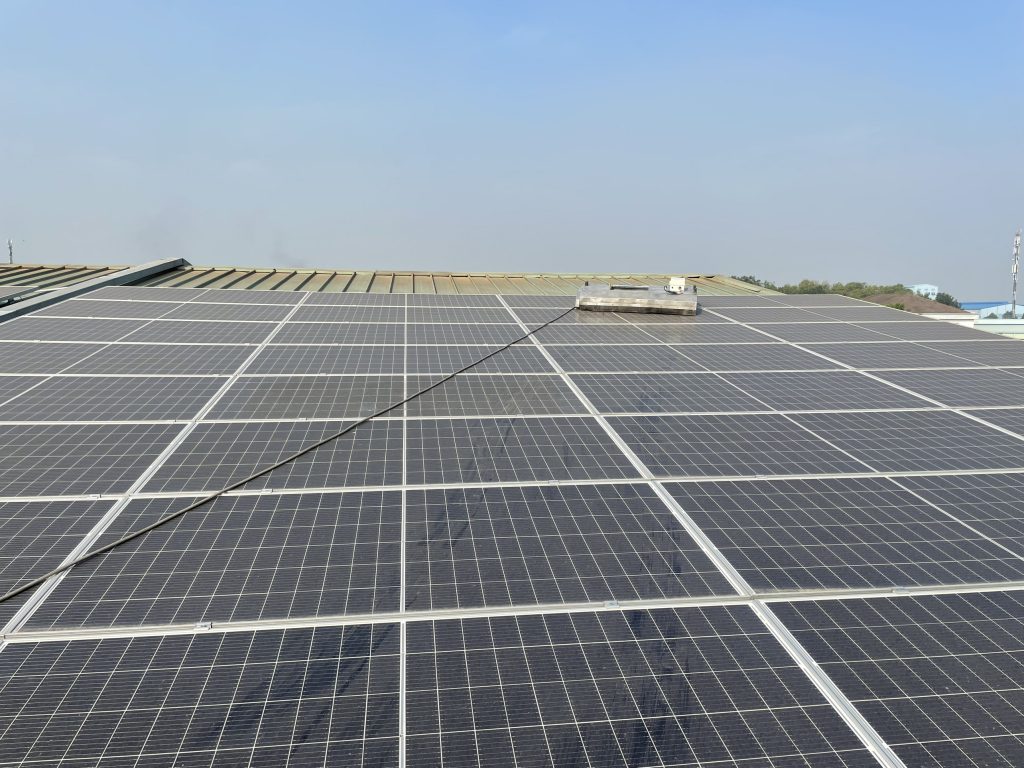 robot rửa pin của Gpsolar bắt đầu quá trình rửa