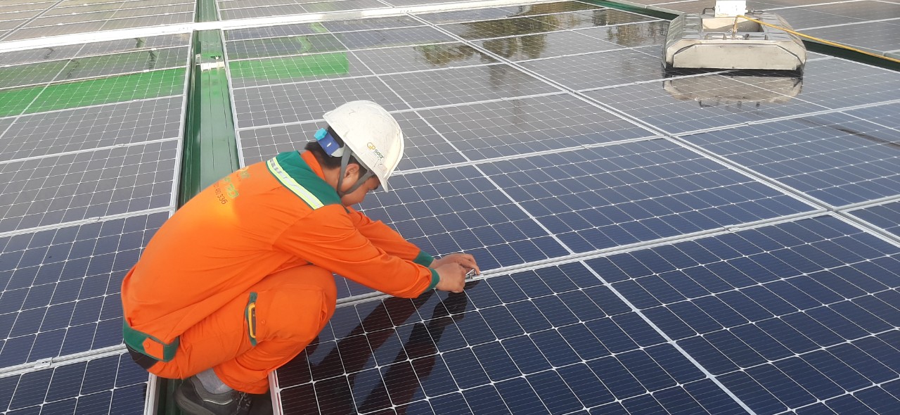siet chat tam pin van hanh nha may dien mat troi | GPsolar