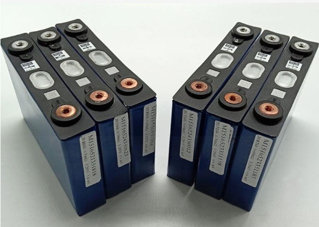 Pin Lithium là gì? Cấu tạo và ứng dụng trong điện mặt trời