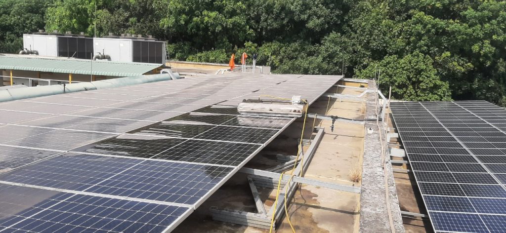 rua pin lam sach bang may | GPsolar