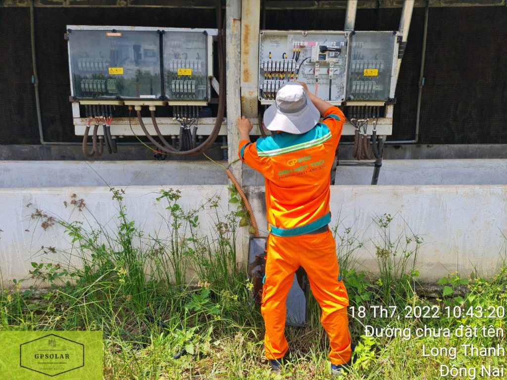 Kiểm tra và sửa chữa chạm máng dây DC hệ thống điện mặt trời mái nhà | GPsolar sua chua tu dien mat troi dong nai | GPsolar