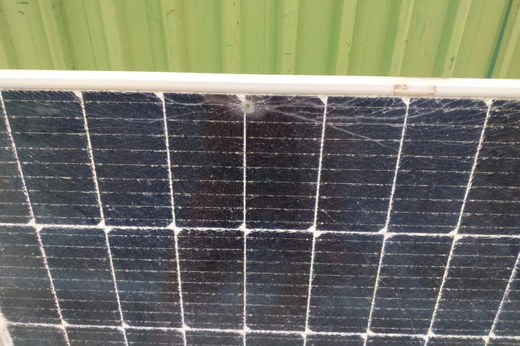 Thu mua tái chế tấm pin năng lượng mặt trời hư hỏng vỡ cháy