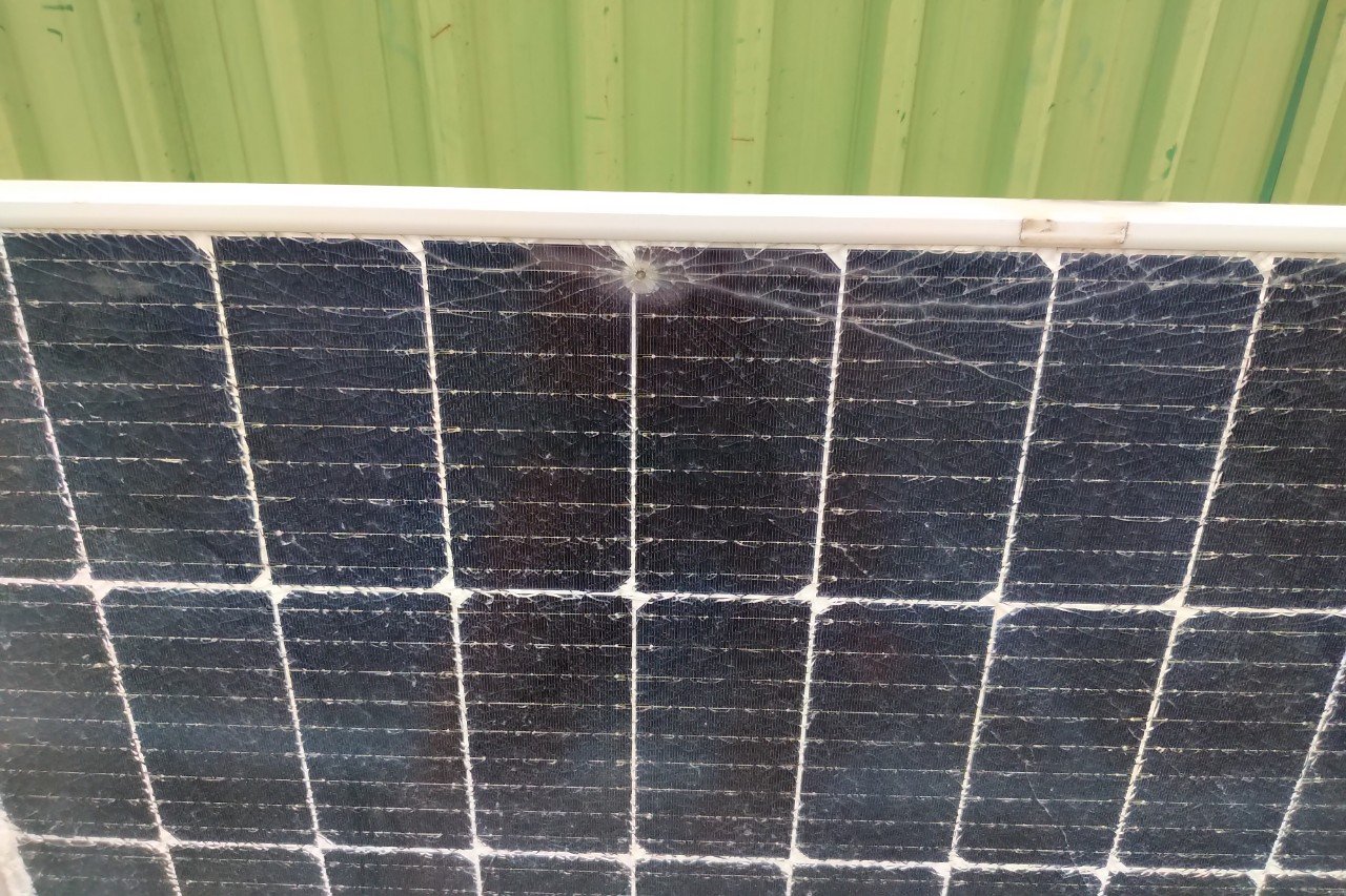 Thu mua tái chế tấm pin năng lượng mặt trời hư hỏng vỡ cháy