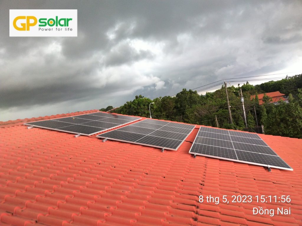 Giá lắp điện năng lượng mặt trời cho gia đình năm 2024 | GPsolar lap dien nang luong mat troi 5kw trang bom dong nai | GPsolar
