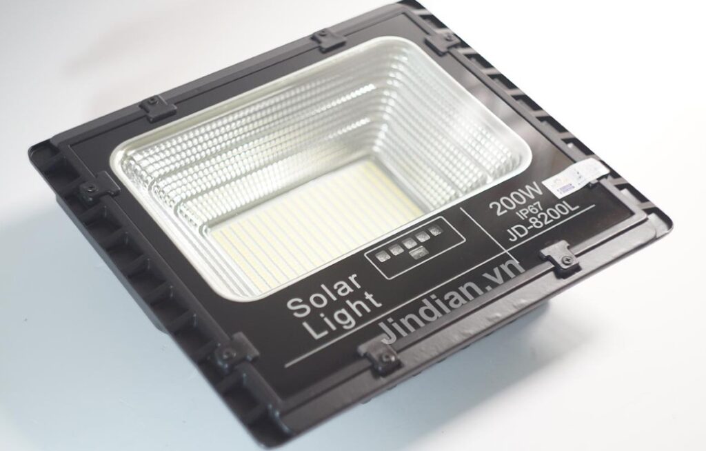 Chi tiết Đèn năng lượng mặt trời 200W JD-8200L
