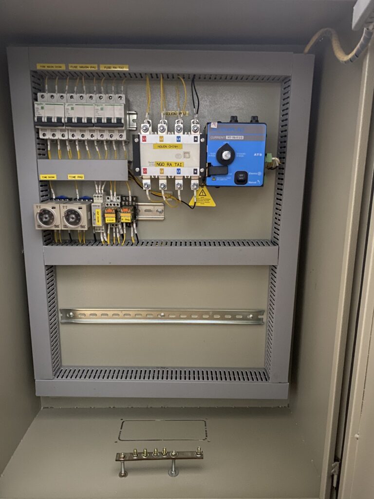 Tu dien solar tu dong chuyen nguon ats | GPsolar