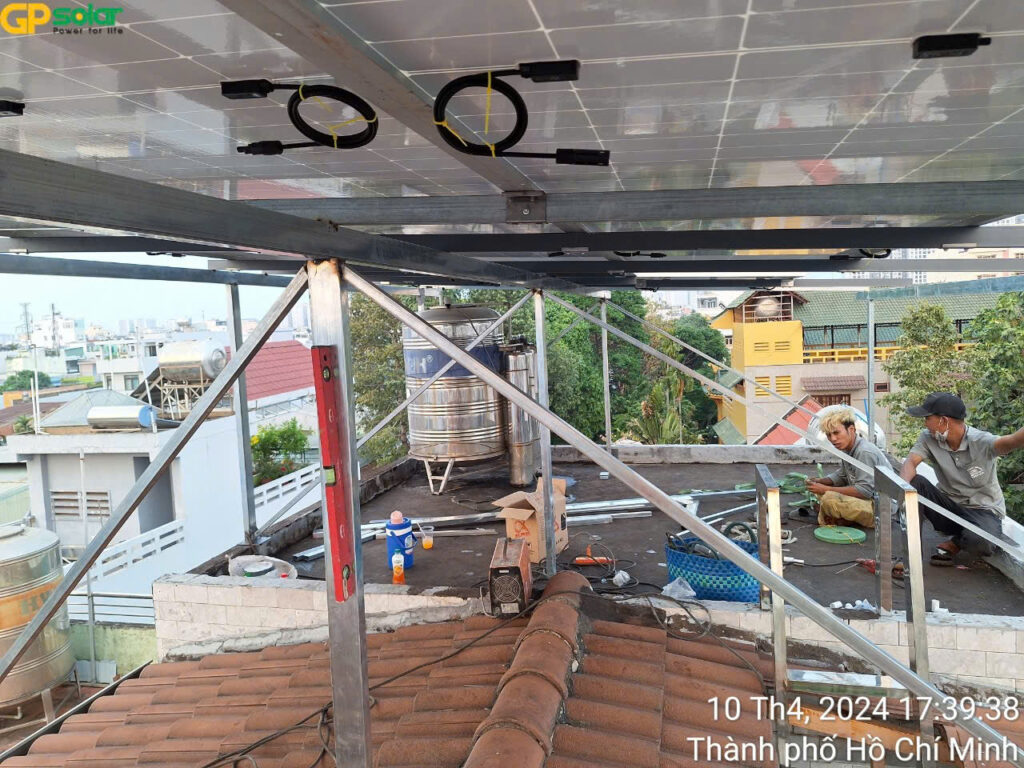 Điện mặt trời 5kw có lưu trữ ở Bình Tân TP. HCM | GPsolar khung gian dien mat troi 5kw co luu tru binh tan tphcm | GPsolar